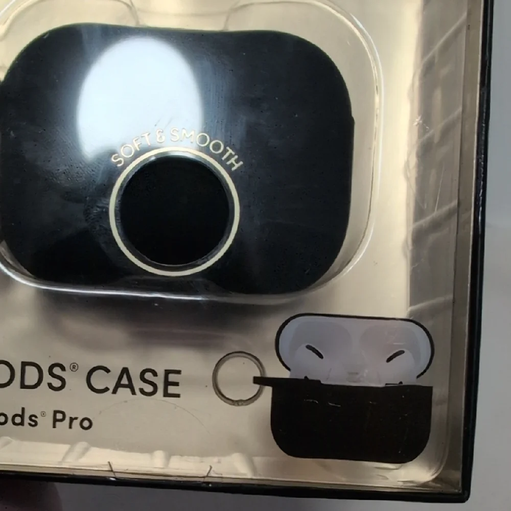 XO Poppy Midnight Black AirPods Pro Case